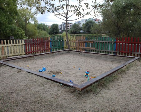 Облагородиха още места в район 