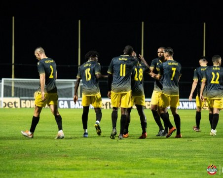 Стартовите състави на Ботев и Пирин