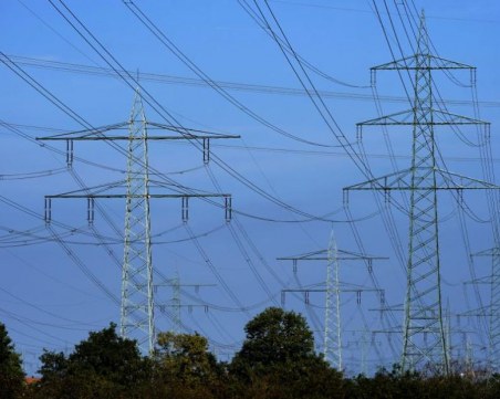 Цената на тока за бизнеса в България се понижи с над 26% за утре
