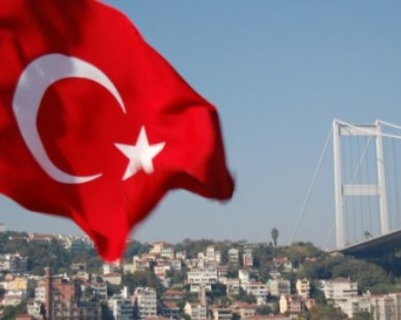 Турция прие закон, който предвижда затвор за разпространение на фалшива информация