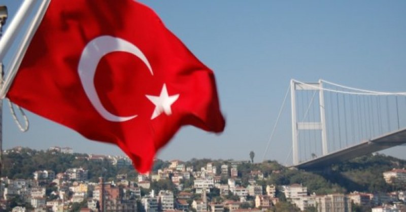 Турция прие закон, който предвижда затвор за разпространение на фалшива информация