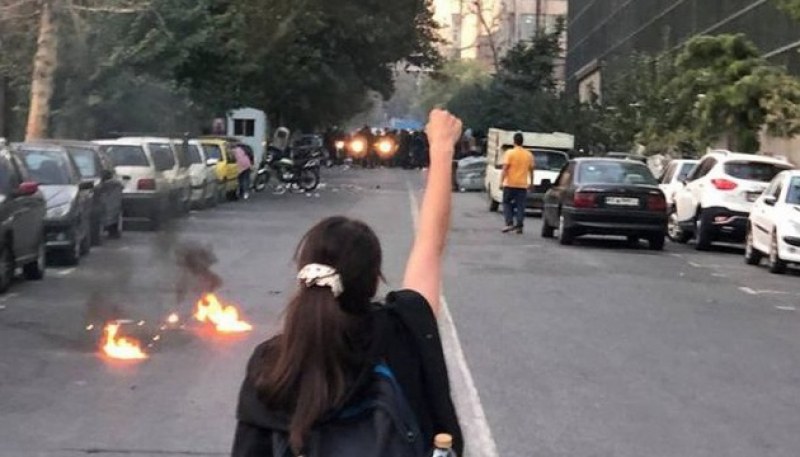 Протестиращите в Иран засилиха антиправителствените демонстрации по главни улици и в университети в