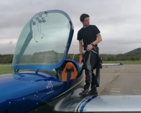 Българин счупи рекорд на Гинес с ултралек самолет