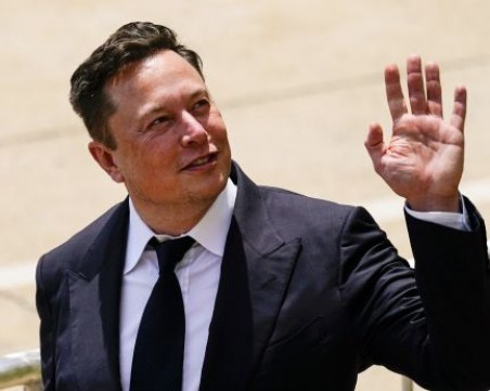 Илон Мъск ще продължи да финансира интернет сателитите на Украйна