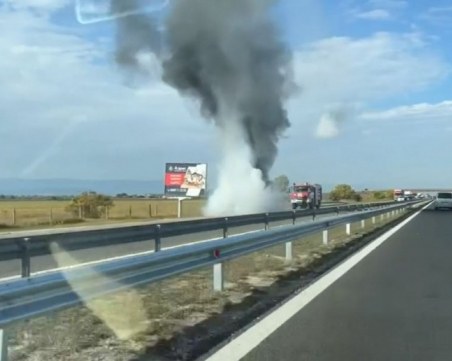 Микробус се запали на АМ 