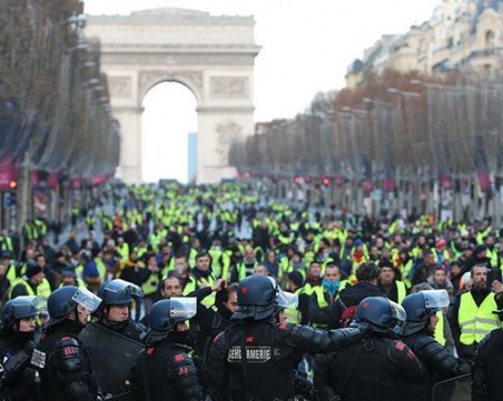 Десетки хиляди във Франция излизат на протест заради поскъпването на живота