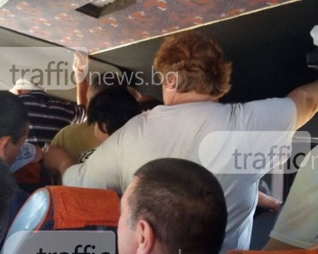 Отново десетки правостоящи по линия Асеновград-Пловдив, превозвачи обещаха по-големи автобуси