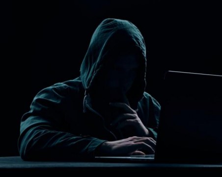 Службите са установили самоличността на хакера, който атакува държавните сайтове