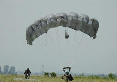 Националното ръководство на Съюза на българските парашутисти излезе с поздравителен