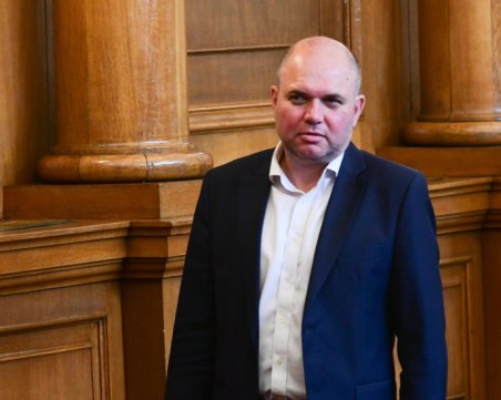 ДБ не искат да бъдат в коалиция с БСП, ако са против въоръжаването на Украйна