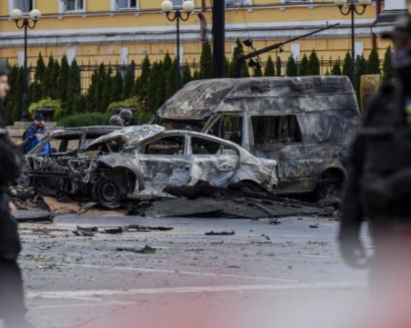 Експлозии събудиха и тази сутрин Киев, ударени са и жилищни сгради
