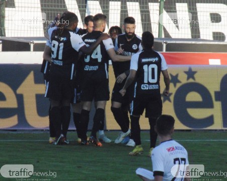 Локо се завърна в тройката след класика над Славия