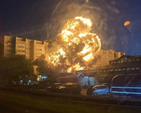 Самолет се разби в жилищна сграда в Русия