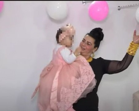 След 3 седмици в кома: Почина 2-годишното дете, което беше малтретирано от осиновителката си