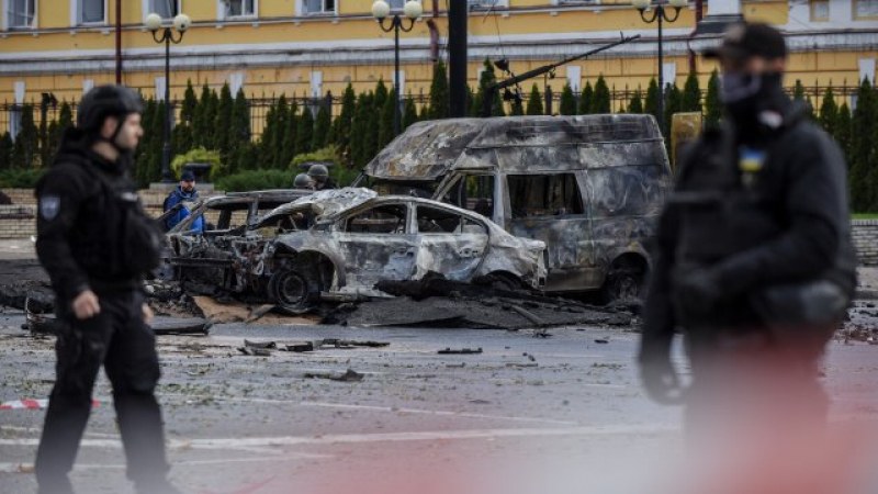 Експлозии събудиха и тази сутрин Киев, ударени са и жилищни сгради