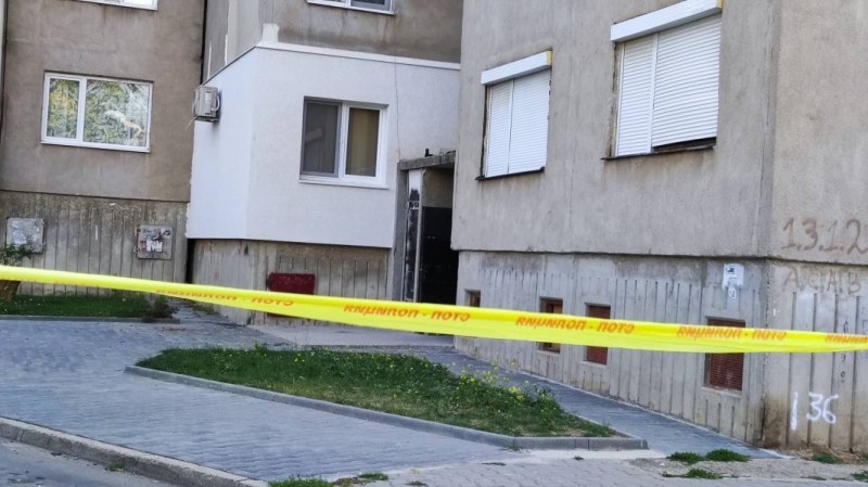 Поискаха задържане под стража на мъжа, който се барикадира в дома си в Казанлък