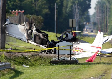 Самолет падна върху автокъща в американското градче Мариета щата Охайо