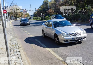 Неправилното паркиране по булевардите в Пловдив продължава да се демонстрира