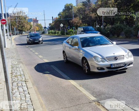 Най-натоварените булеварди в Пловдив заприличаха на паркинги