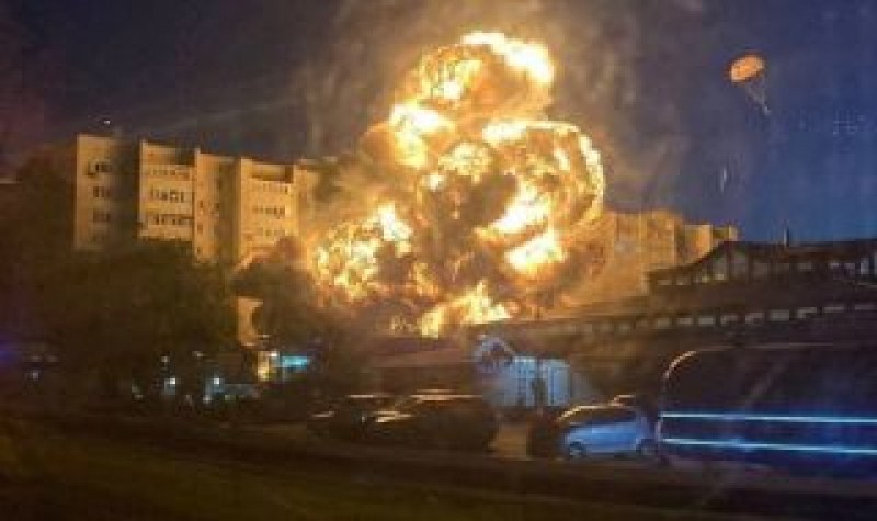 Жертвите на самолета, който се заби в жилищна сграда в Русия станаха 15