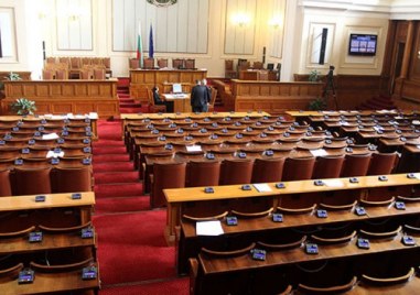 Ротация на председателския пост в парламента между кандидатите на двете