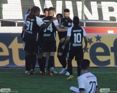 Локо гостува на 