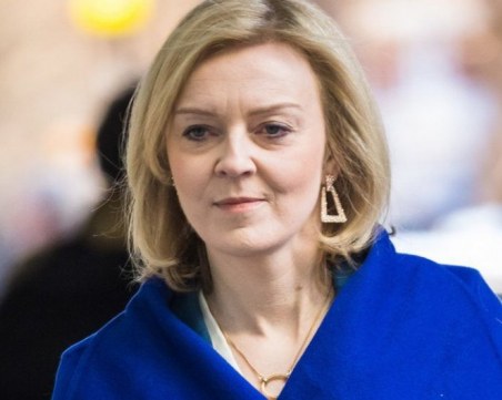 Британският премиер Лиз Тръс  подаде оставка