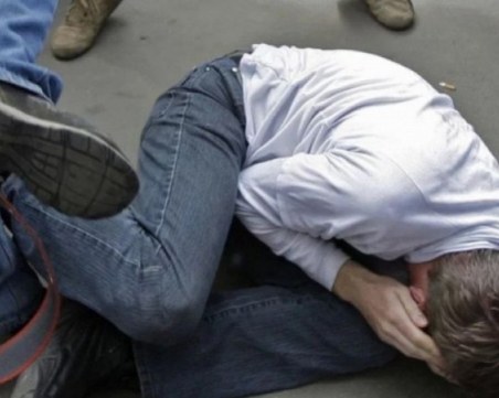 Повдигат обвинение на младежите, пребили мъж в Асеновград