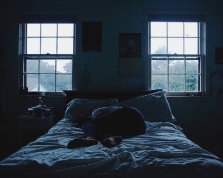 Простреляха мъж в леглото, докато спял