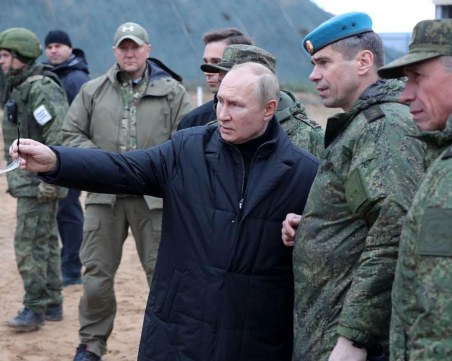 Путин провери лично част от мобилизираните и стреля със снайпер