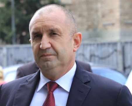 Радев от Брюксел: Крайно време е да се намери изход от тази политическа криза