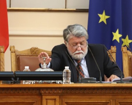 Следва продължение: Парламентът отново се събира на първо заседание