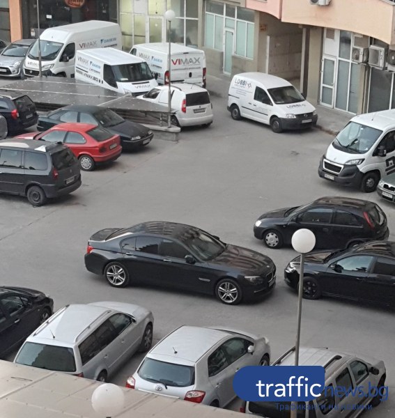 Безумни паркирания и „запушени” автомобили – всекидневие за живеещите в „Гербера”