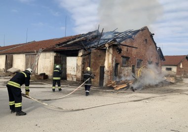 Сигнал за пожар в склад на Пазарджишко шосе вдигна по