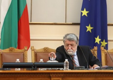 След тридневни колизии Вежди Рашидов бе избран за председател