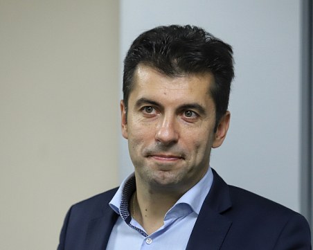 Кирил Петков готов да говори с Борисов, но само в парламента