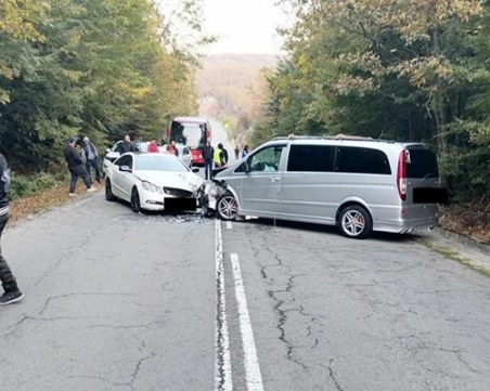 Тежка катастрофа на пътя Бургас - Малко Търново, трима за пострадали