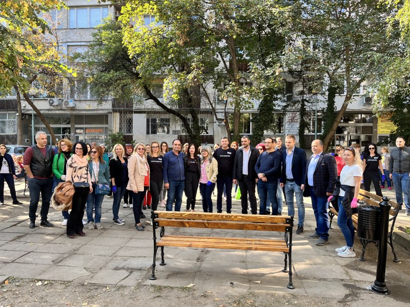 Облагородиха зелената площ срещу Съдебната палата в Пловдив
