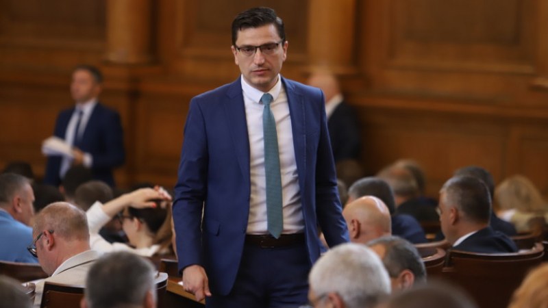 Сабрутев: Лидерите на партиите трябва да се съберат,  нужен е публичен дебат