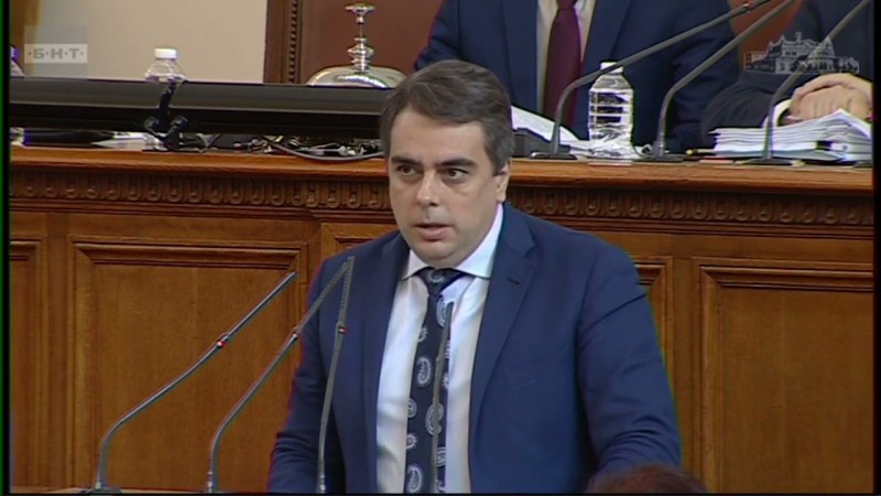 В парламента 25 минути спорят за 15-минутна почивка