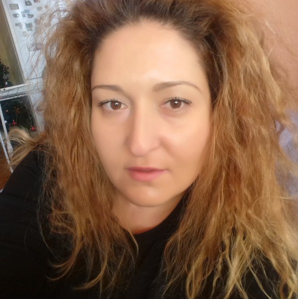 Зов за помощ! Майка на две деца от Пловдив се нуждае спешно от средства за лечение