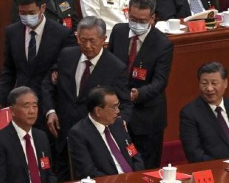 Ху Цзинтао бил отстранен от подиума по време на Конгреса на Китайската комунистическа партия