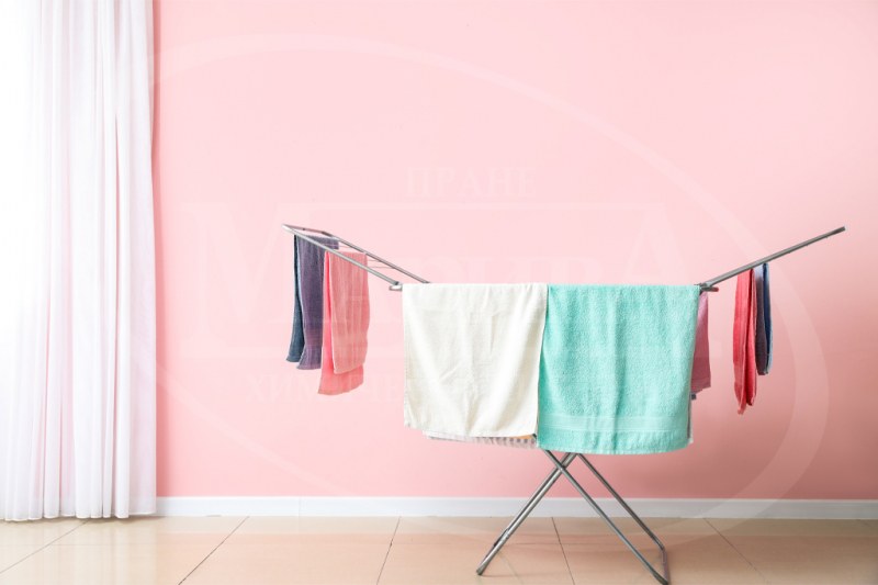 Учени: Сушенето на дрехи вътре може да доведе до здравословни проблеми
