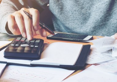 България също трябва да ограничи разходите да стабилизира приходната част