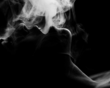 Никотинът блокира производството на естроген при жените