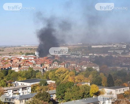 Отново! Гори сметище в Шекера, черен дим се стеле над „Северен”