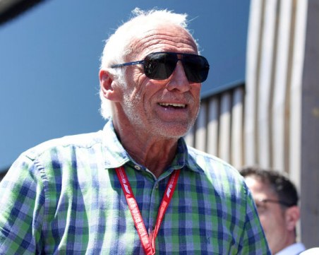 Почина собственикът на 