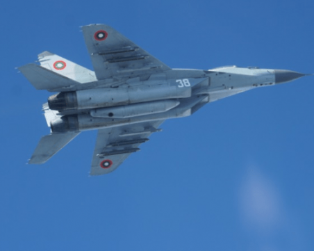 Руски изтребител се разби в жилищна сграда в Иркутск