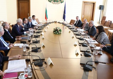 Министър председателят Гълъб Донев се срещна днес с ръководствата на