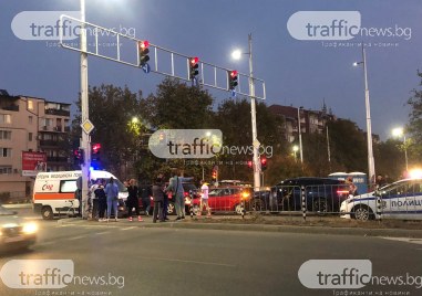 Катастрофа с три автомобила затрудни движението на Коматевския възел Инцидентът